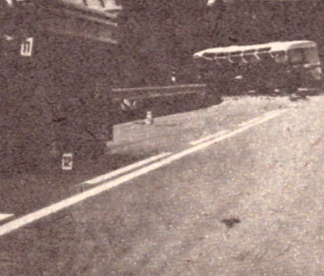 Obr. 16b Snímky z autobusovej nehody medzi V. Raškovcami a Vojanmi 4.8.1983